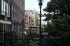 Nieuwe Uilenburgerstraat 1 gezien vanaf het Nieuwegrachtje (&copy; Walther Schoonenberg)