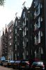 Nieuwe Uilenburgerstraat 13-23 (&copy; Walther Schoonenberg)