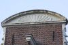 Segmentvormig topfronton met schelp (&copy; Walther Schoonenberg)