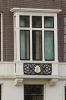 Balkon met daarop gebouwde erker (Nieuwe Herengracht 99) (© Walther Schoonenberg) Balkon met daarop gebouwde erker (Nieuwe Herengracht 99) (© Walther Schoonenberg)