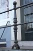 Driepootbaluster van de stoep (&copy; Walther Schoonenberg)