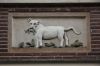 Gevelsteen met een kat (&copy; Walther Schoonenberg)