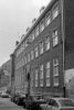 Op de nummers 24-40 het voormalige Moederhuis uit 1927 van architect J. Duncker en op nummer 42 de voormalige Mariaschool uit 1922 van architect A.J. Joling, beide onderdeel van Gesticht de Voorzienigheid