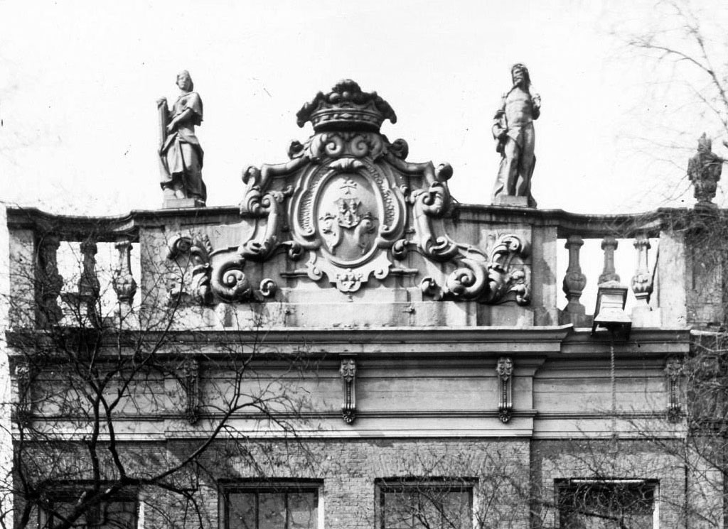De topgevel van het gesloopte pand Herengracht 286